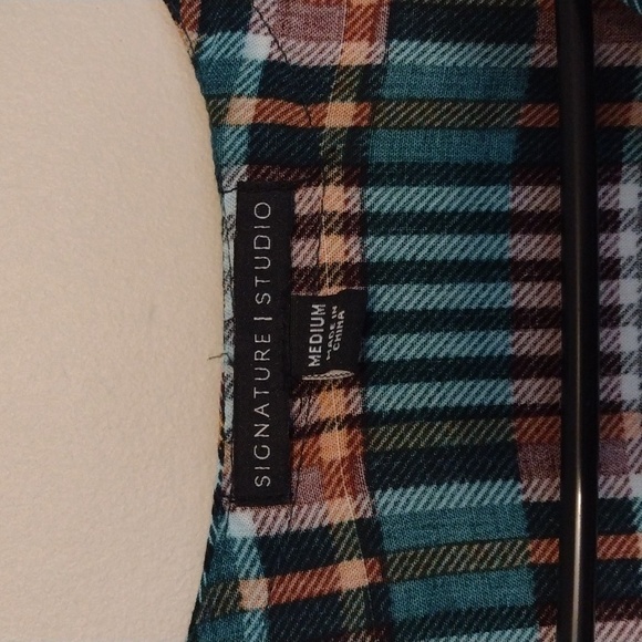 Signature Studio plaid top - size Medium - Picture 6 of 11